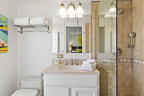 Mid Century Ranch - Private Resort-style Pool!