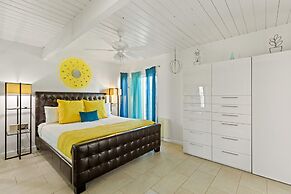 Mid Century Ranch - Private Resort-style Pool!