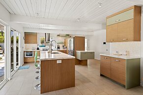 Mid Century Ranch - Private Resort-style Pool!