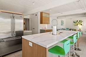 Mid Century Ranch - Private Resort-style Pool!