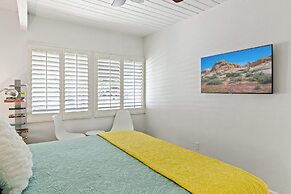 Mid Century Ranch - Private Resort-style Pool!