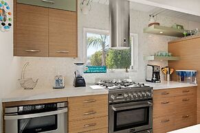 Mid Century Ranch - Private Resort-style Pool!