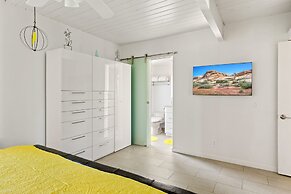 Mid Century Ranch - Private Resort-style Pool!