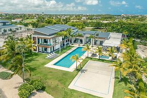 Luxurious Villa w Maid Pool Jacuzzi at Capcana