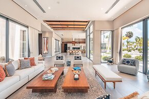 Luxurious Villa w Maid Pool Jacuzzi at Capcana