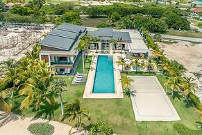 Luxurious Villa w Maid Pool Jacuzzi at Capcana