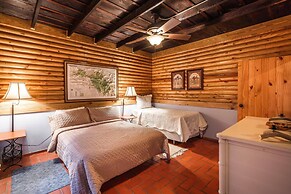 Cozy Villa Close to the Rive in Arroyo Frio