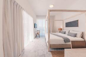 Penthouse w Jacuzzi Incl at Lake View