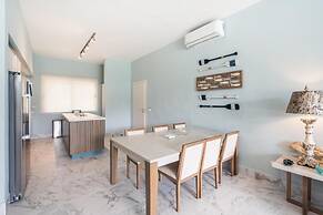 Two-bedroom apt With Pool View bbq in Lake View