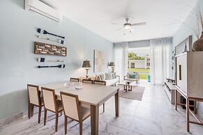 Two-bedroom apt With Pool View bbq in Lake View