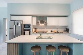 Two-bedroom apt With Pool View bbq in Lake View