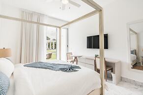 Two-bedroom apt With Pool View bbq in Lake View