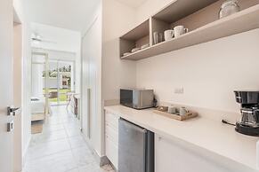 Two-bedroom apt With Pool View bbq in Lake View