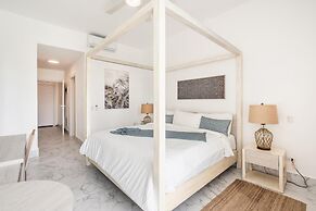 Two-bedroom apt With Pool View bbq in Lake View