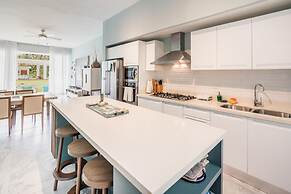 Two-bedroom apt With Pool View bbq in Lake View