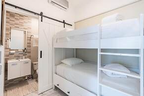 Two-bedroom apt With Pool View bbq in Lake View