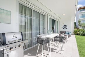 Two-bedroom apt With Pool View bbq in Lake View