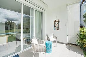 Two-bedroom apt With Pool View bbq in Lake View