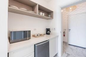 Two-bedroom apt With Pool View bbq in Lake View