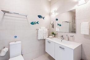 Two-bedroom apt With Pool View bbq in Lake View