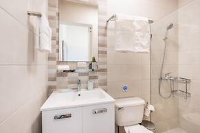 Two-bedroom apt With Pool View bbq in Lake View