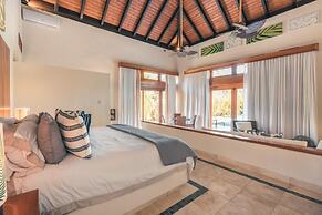 Tropical Villa With Picuzzi at Green Village B843