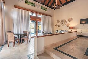 Tropical Villa With Picuzzi at Green Village B843