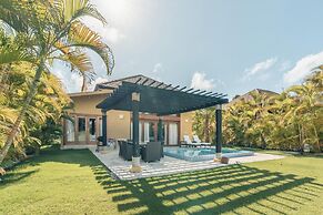 Tropical Villa With Picuzzi at Green Village B843