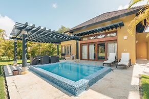 Tropical Villa With Pool at Green Village B843