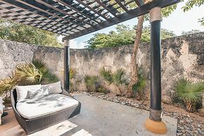 Tropical Villa With Pool at Green Village B843