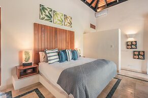 Tropical Villa With Pool at Green Village B843