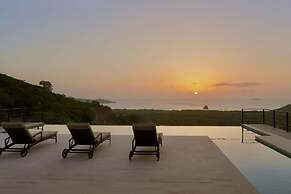 Playa Flamingo Beautiful new 5-br Oceanview Villa - Luxury Casa de Ilu