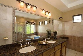 Playa Potrero 4 BR Home Large Saltwater Pool Spectacular Views - Villa