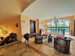 Playa Potrero 4 BR Home Large Saltwater Pool Spectacular Views - Villa