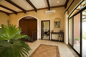 Playa Potrero 4 BR Home Large Saltwater Pool Spectacular Views - Villa