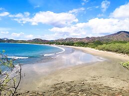 Playa Potrero Modern 3 BR Home Centrally Located - Casa Coastal Sereni