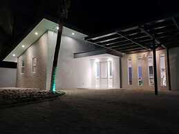 Playa Potrero Modern 3 BR Home Centrally Located - Casa Coastal Sereni