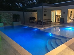 Playa Potrero Modern 3 BR Home Centrally Located - Casa Coastal Sereni