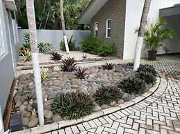 Playa Potrero Modern 3 BR Home Centrally Located - Casa Coastal Sereni