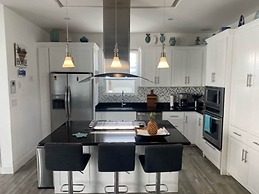 Playa Potrero Modern 3 BR Home Centrally Located - Casa Coastal Sereni