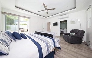 Playa Potrero Modern 3 BR Home Centrally Located - Casa Coastal Sereni