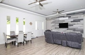 Playa Potrero Modern 3 BR Home Centrally Located - Casa Coastal Sereni