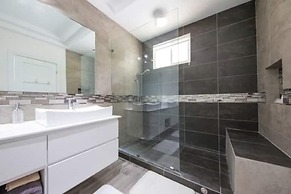 Playa Potrero Modern 3 BR Home Centrally Located - Casa Coastal Sereni