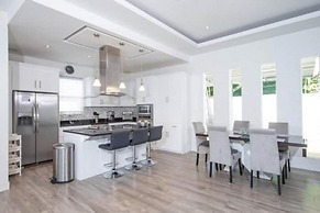 Playa Potrero Modern 3 BR Home Centrally Located - Casa Coastal Sereni