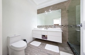 Playa Potrero Modern 3 BR Home Centrally Located - Casa Coastal Sereni