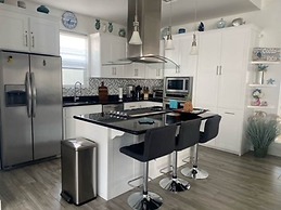 Playa Potrero Modern 3 BR Home Centrally Located - Casa Coastal Sereni