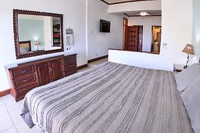 Spacious Condo in the Heart of Flamingo Sleeps 6 Presidential Suites 4