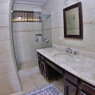 Spacious Condo in the Heart of Flamingo Sleeps 6 Presidential Suites 4