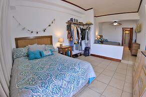 Spacious Condo in the Heart of Flamingo Sleeps 6 Presidential Suites 4