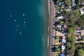 Playa Potrero - Beachfront Villa big Private Pool Bella Catalina